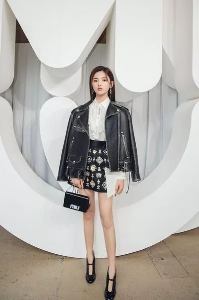 花钱减压|小锦鲤，穿花衣，年年春天来这里~就要超越小燕子了！