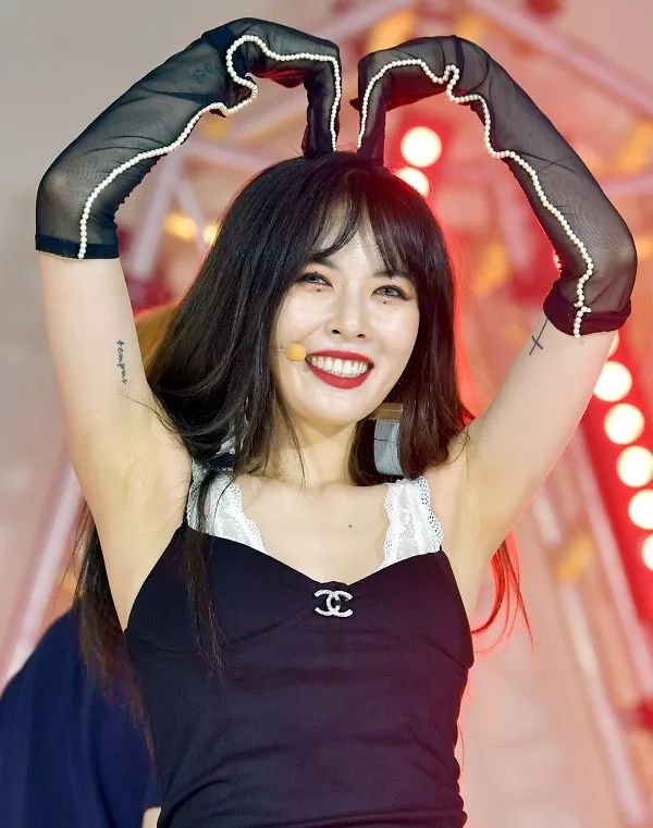 公布恋情被公司开除背假香奈儿都能带货说她是“人间毒药”我服！