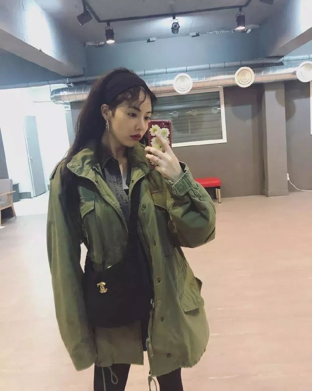 公布恋情被公司开除背假香奈儿都能带货说她是“人间毒药”我服！