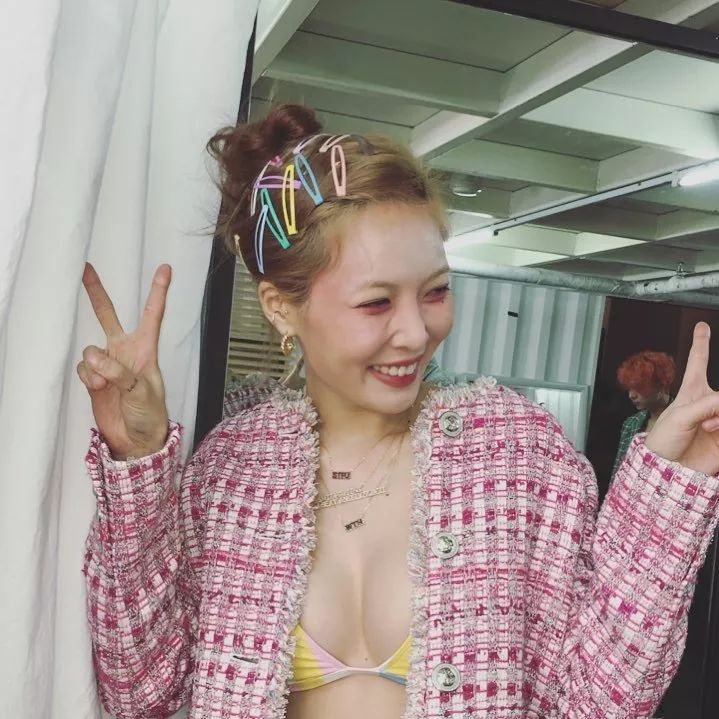 公布恋情被公司开除背假香奈儿都能带货说她是“人间毒药”我服！