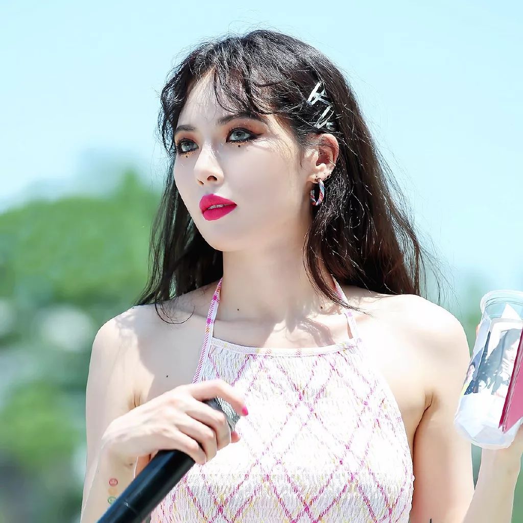 公布恋情被公司开除背假香奈儿都能带货说她是“人间毒药”我服！