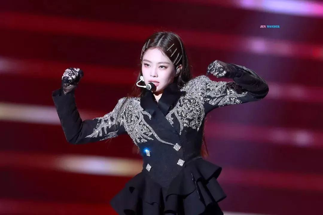 公布恋情被公司开除背假香奈儿都能带货说她是“人间毒药”我服！