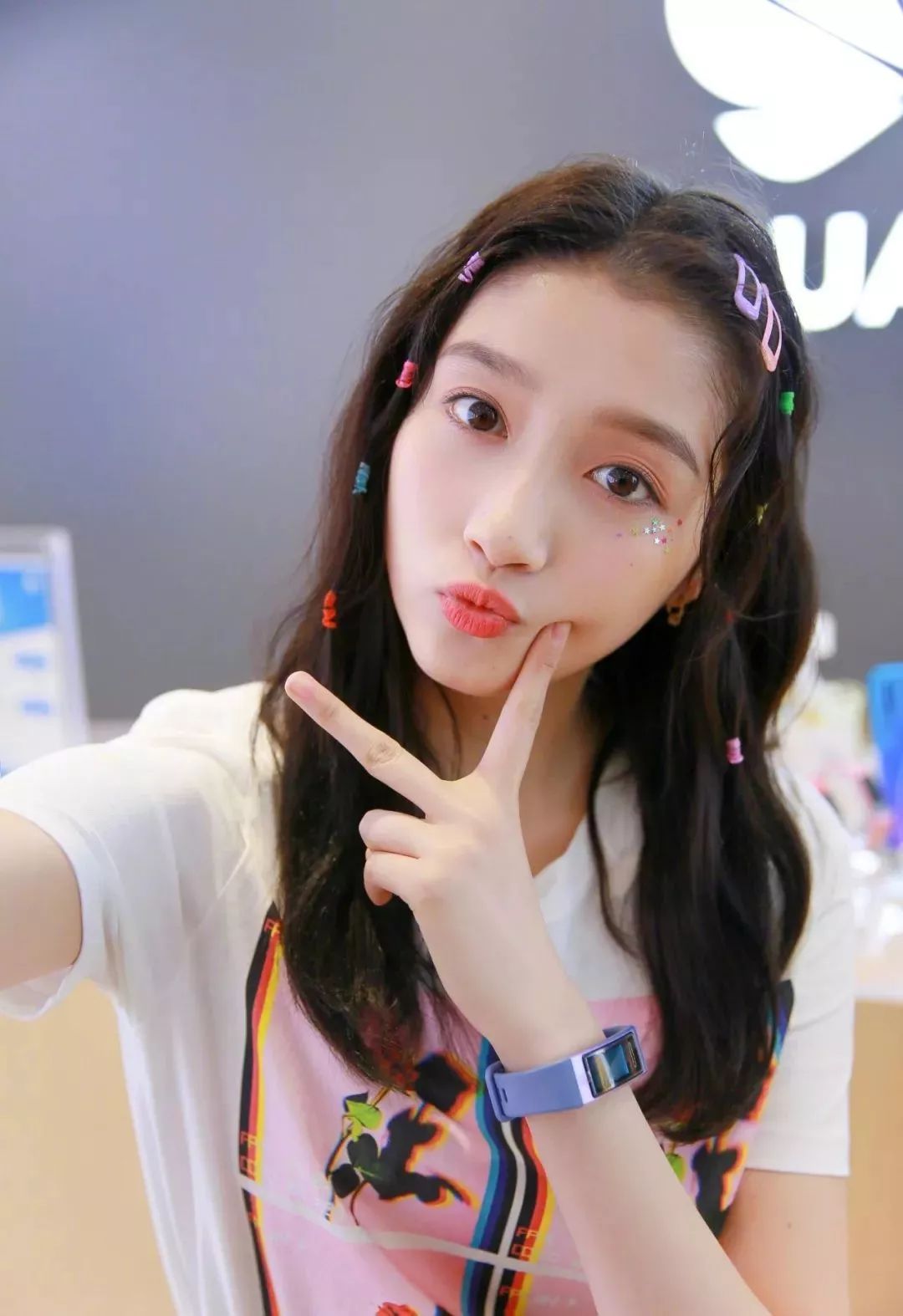 公布恋情被公司开除背假香奈儿都能带货说她是“人间毒药”我服！