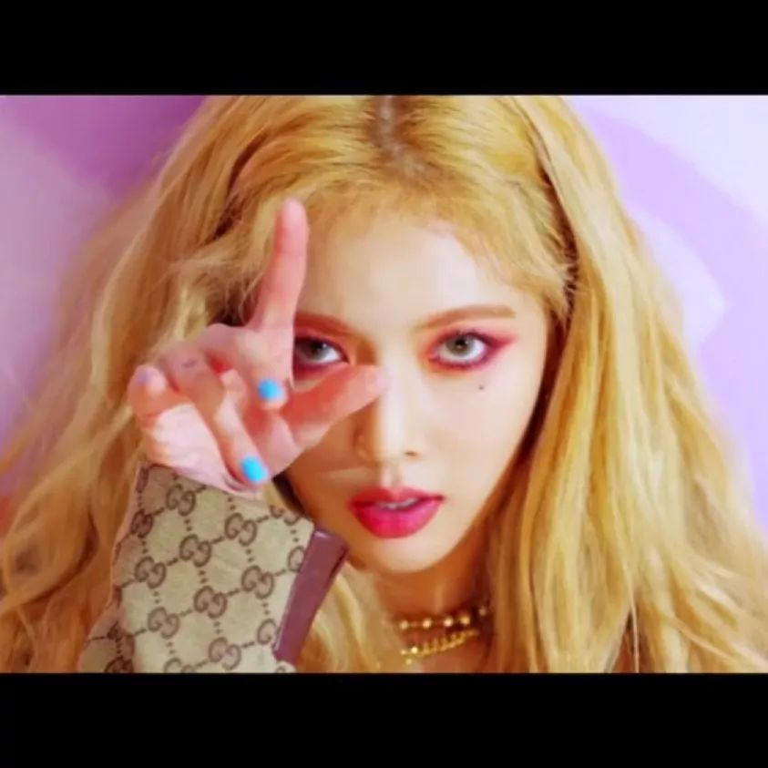 公布恋情被公司开除背假香奈儿都能带货说她是“人间毒药”我服！