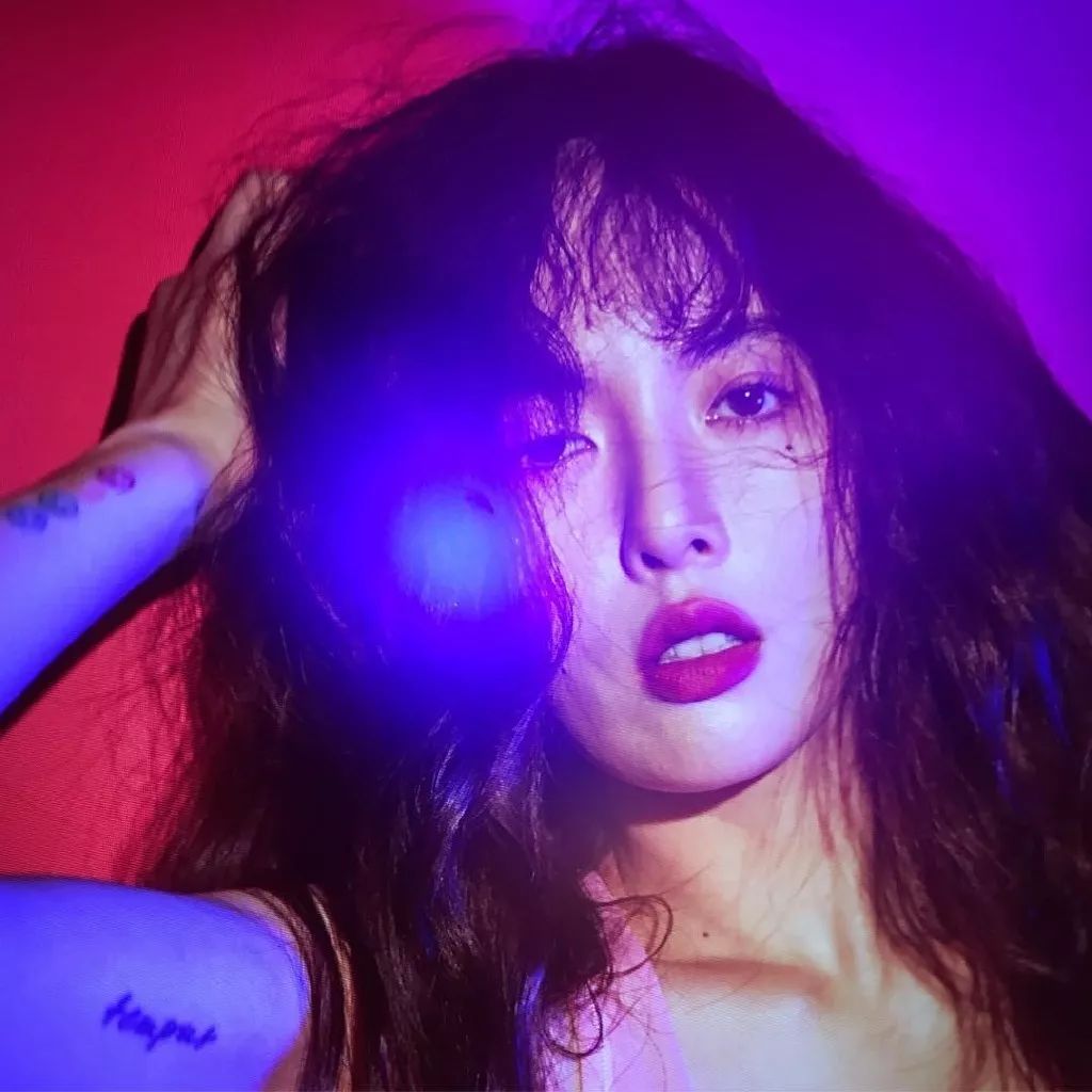 公布恋情被公司开除背假香奈儿都能带货说她是“人间毒药”我服！