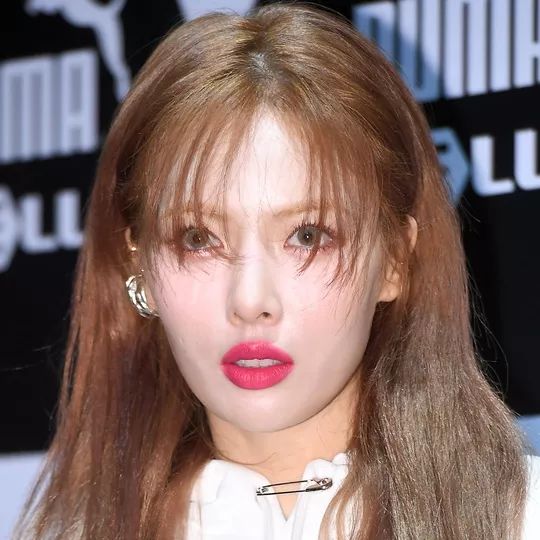 公布恋情被公司开除背假香奈儿都能带货说她是“人间毒药”我服！