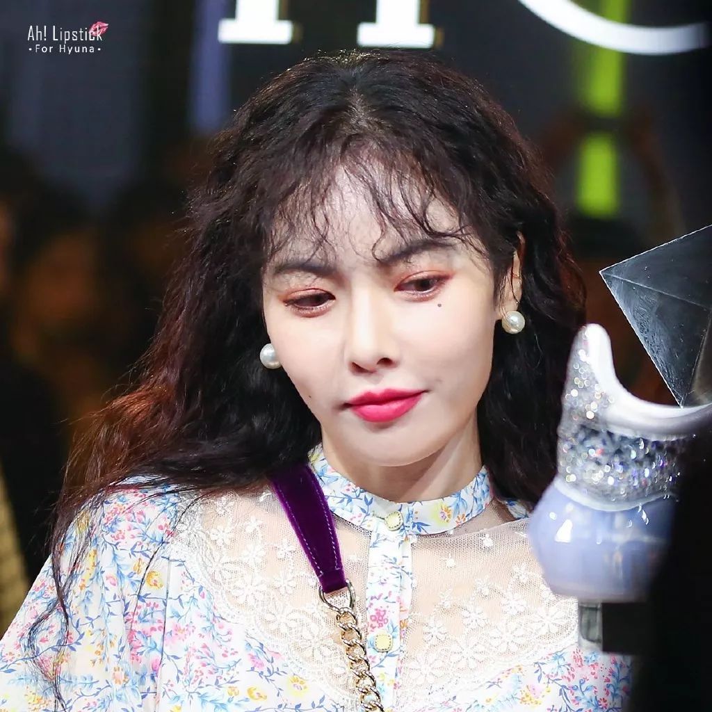 公布恋情被公司开除背假香奈儿都能带货说她是“人间毒药”我服！