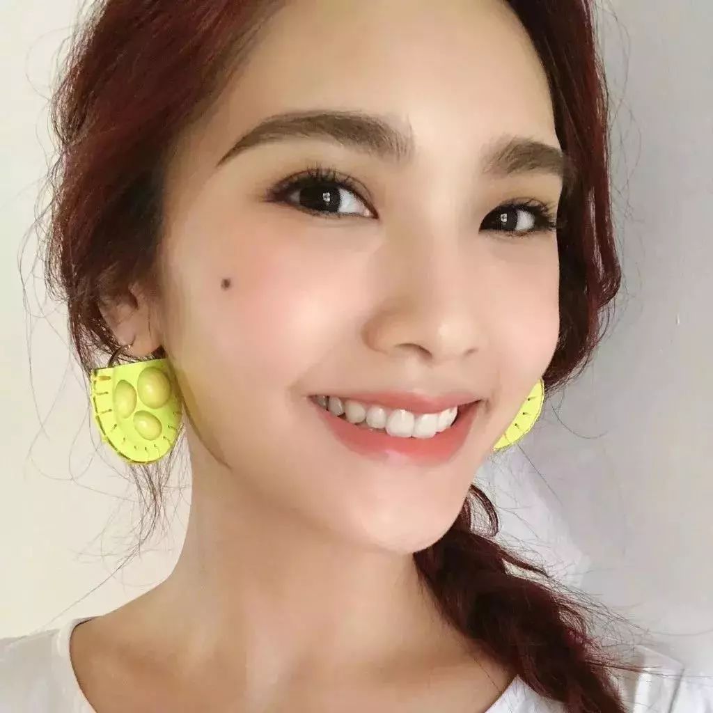 公布恋情被公司开除背假香奈儿都能带货说她是“人间毒药”我服！