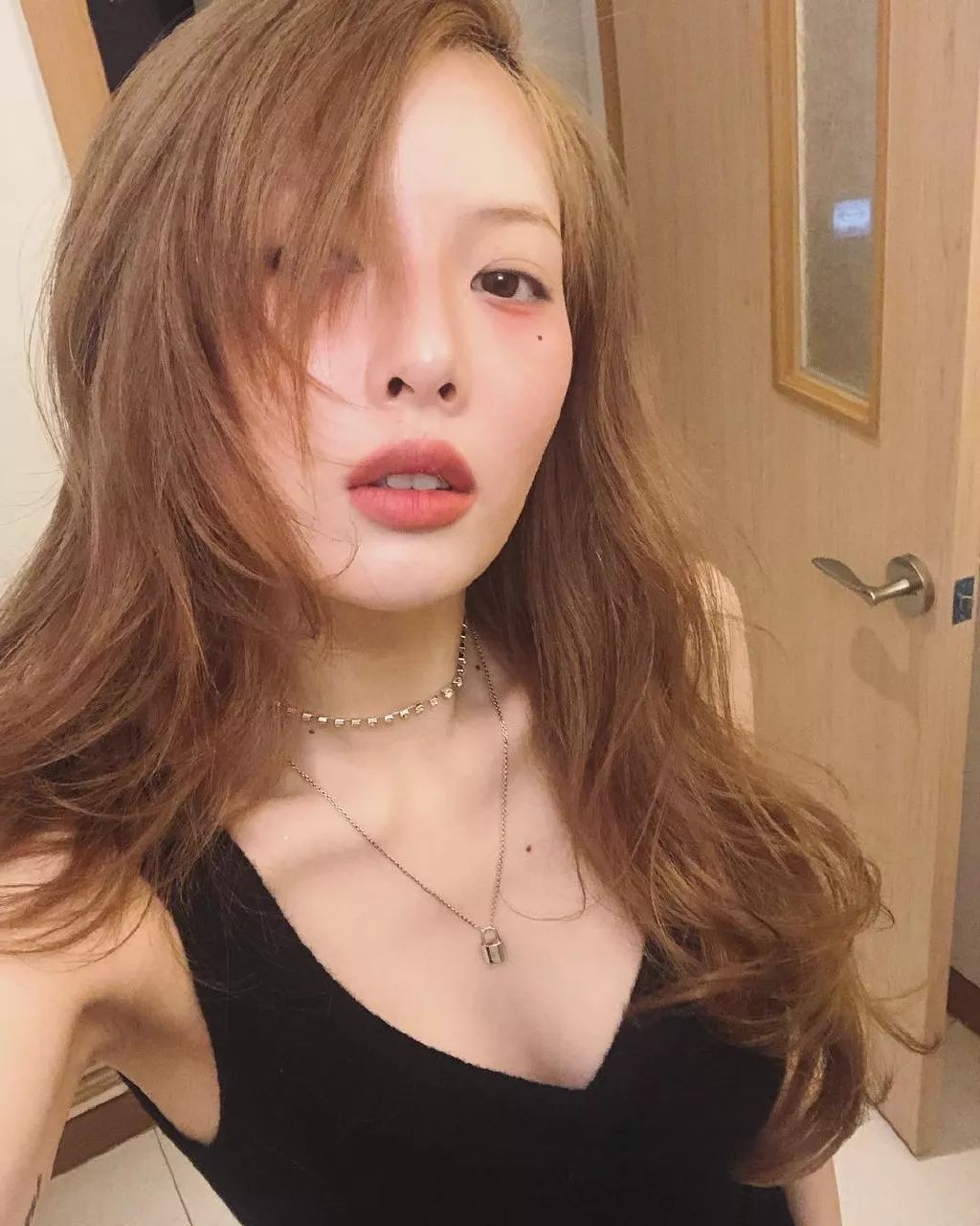 公布恋情被公司开除背假香奈儿都能带货说她是“人间毒药”我服！