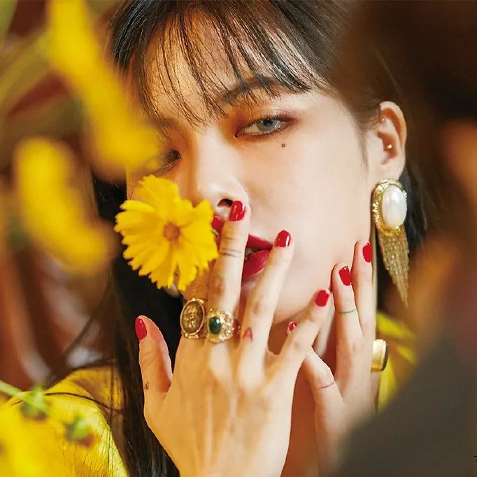 公布恋情被公司开除背假香奈儿都能带货说她是“人间毒药”我服！