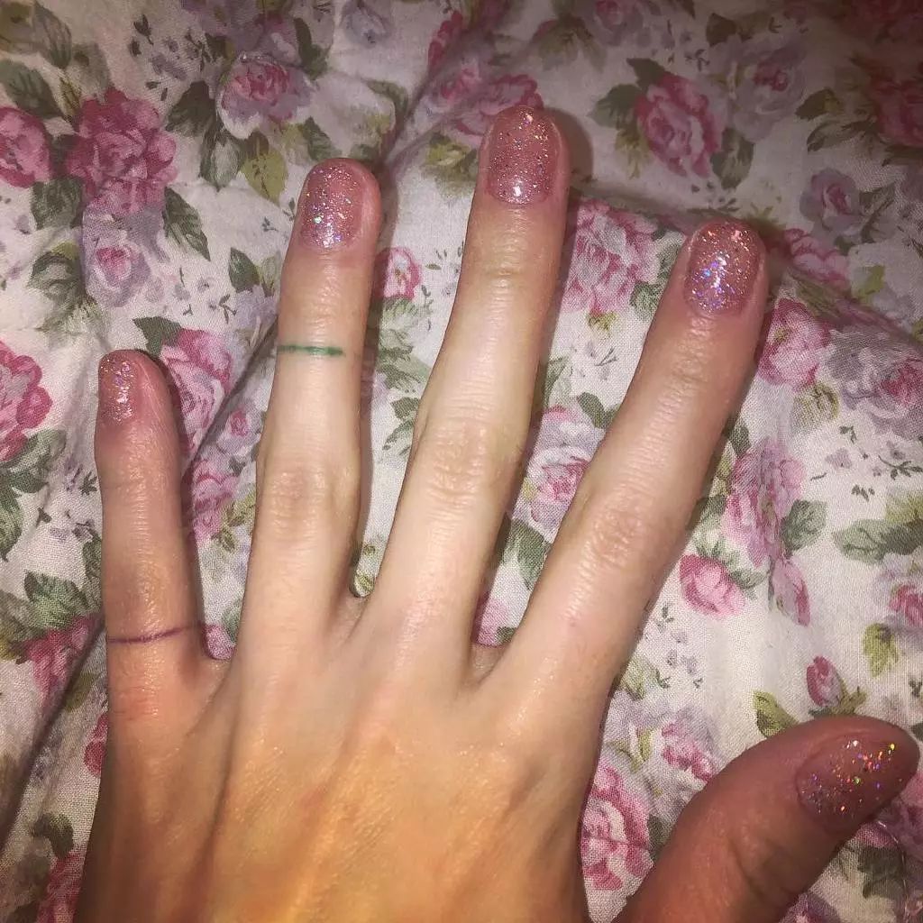 公布恋情被公司开除背假香奈儿都能带货说她是“人间毒药”我服！