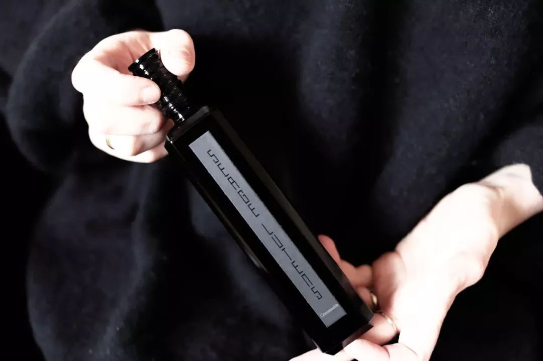 同样是沙龙香，为何SergeLutens芦丹氏就被誉为最神秘、最值得尝试的香水呢？