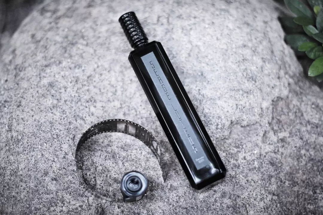 同样是沙龙香，为何SergeLutens芦丹氏就被誉为最神秘、最值得尝试的香水呢？