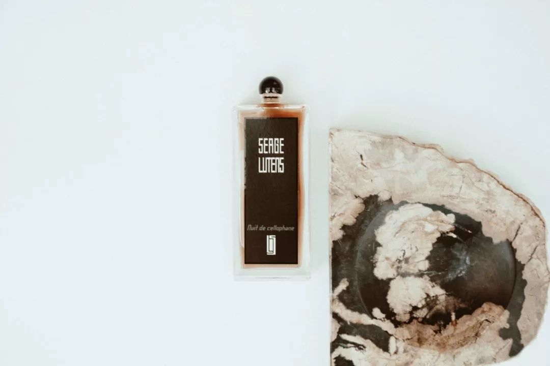 同样是沙龙香，为何SergeLutens芦丹氏就被誉为最神秘、最值得尝试的香水呢？