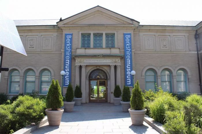 关于伯克夏博物馆出售藏品的思考