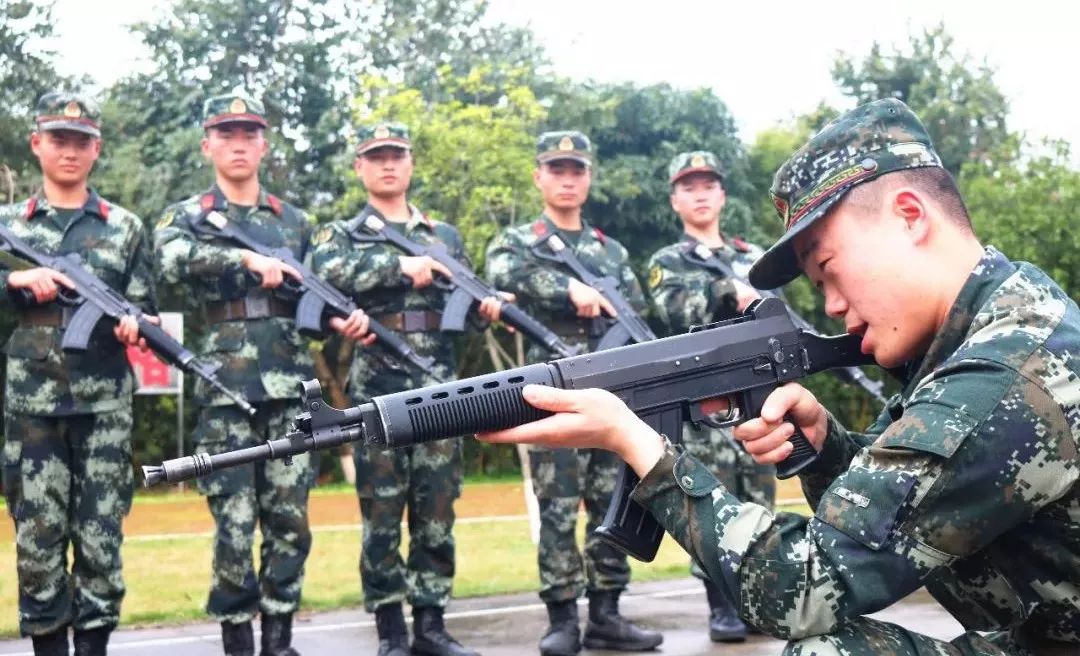 在部队当班长该怎么做,在部队当班长会很累嘛