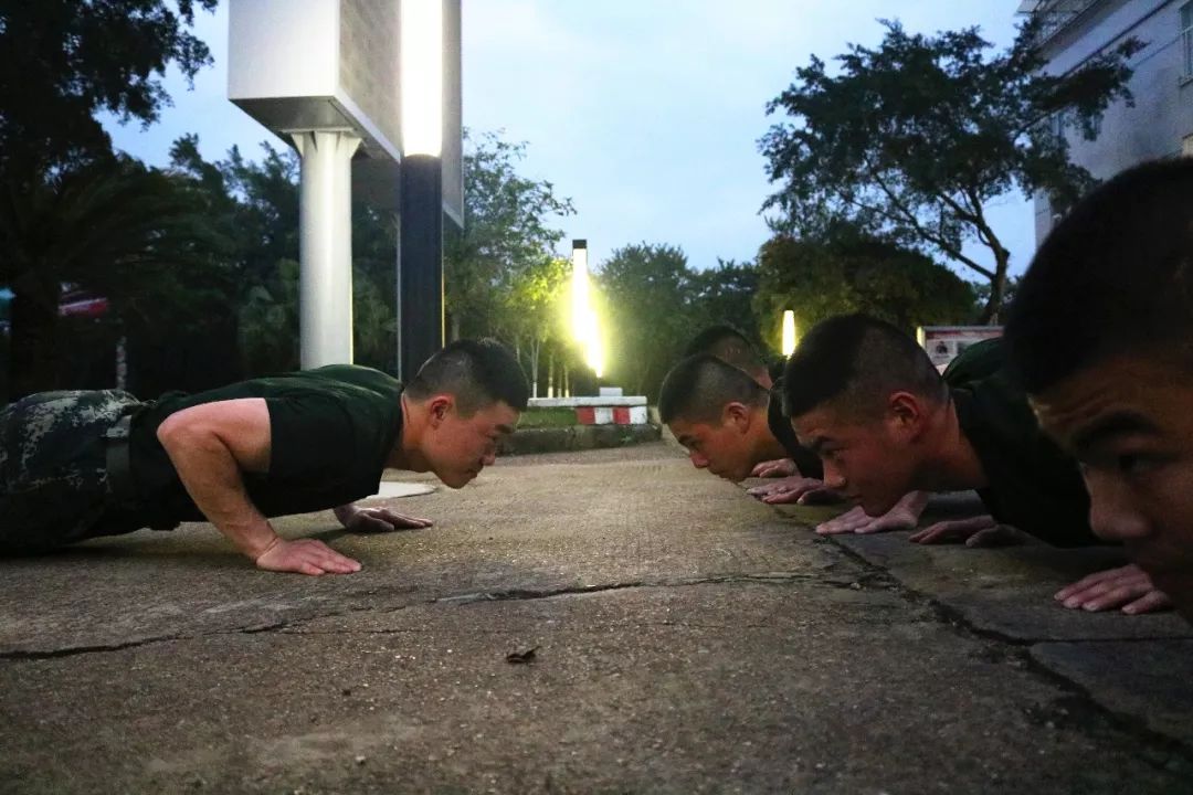 在部队当班长该怎么做,在部队当班长会很累嘛