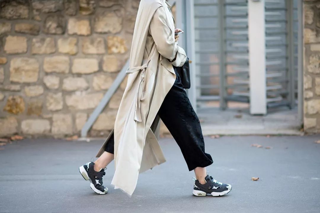 权志龙联名鞋带,成龙和权志龙同时上脚