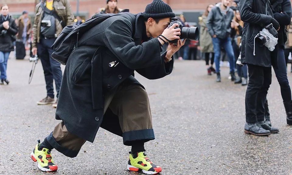权志龙联名鞋带,成龙和权志龙同时上脚