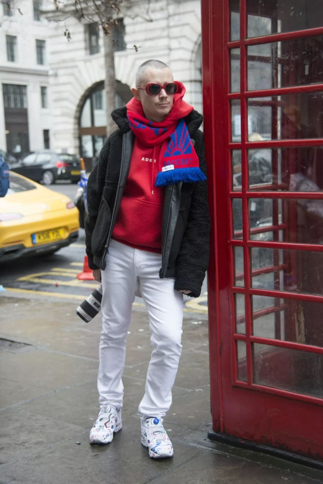 权志龙联名鞋带,成龙和权志龙同时上脚