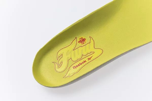 权志龙联名鞋带,成龙和权志龙同时上脚