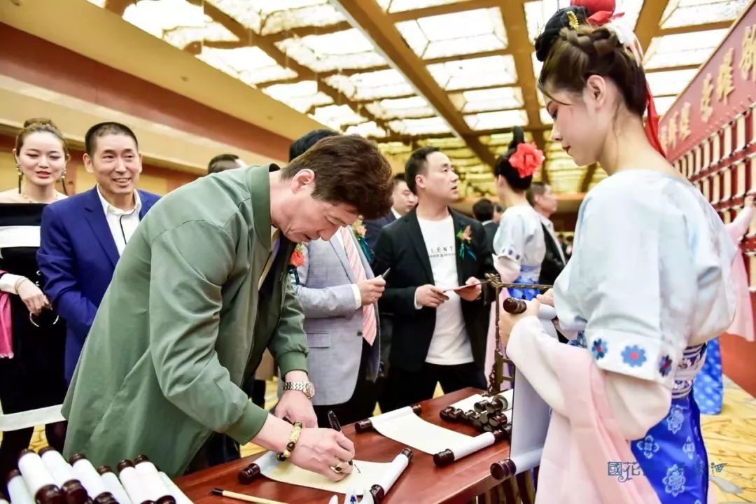 西凤酒官方旗舰店国花瓷20年,凤香型西凤酒国花瓷10周年