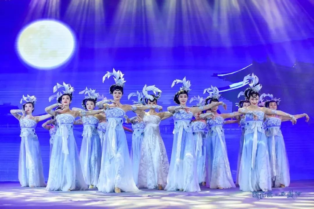 西凤酒官方旗舰店国花瓷20年,凤香型西凤酒国花瓷10周年