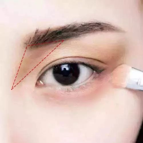 假小子变装惊艳全场的样子,肿眼泡假小子