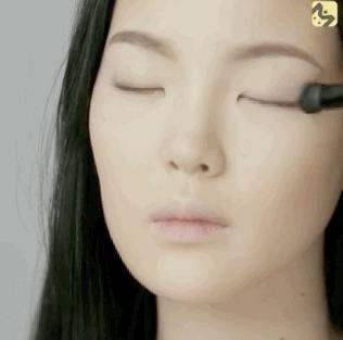 假小子变装惊艳全场的样子,肿眼泡假小子