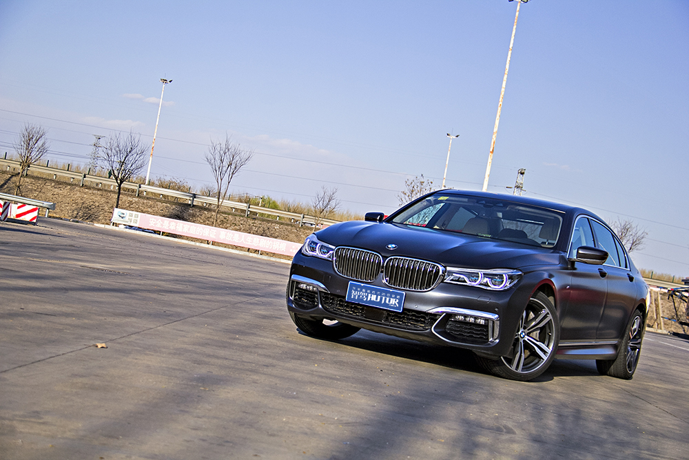 宝马750li驾驶感受,宝马750lixdrive运动版试驾