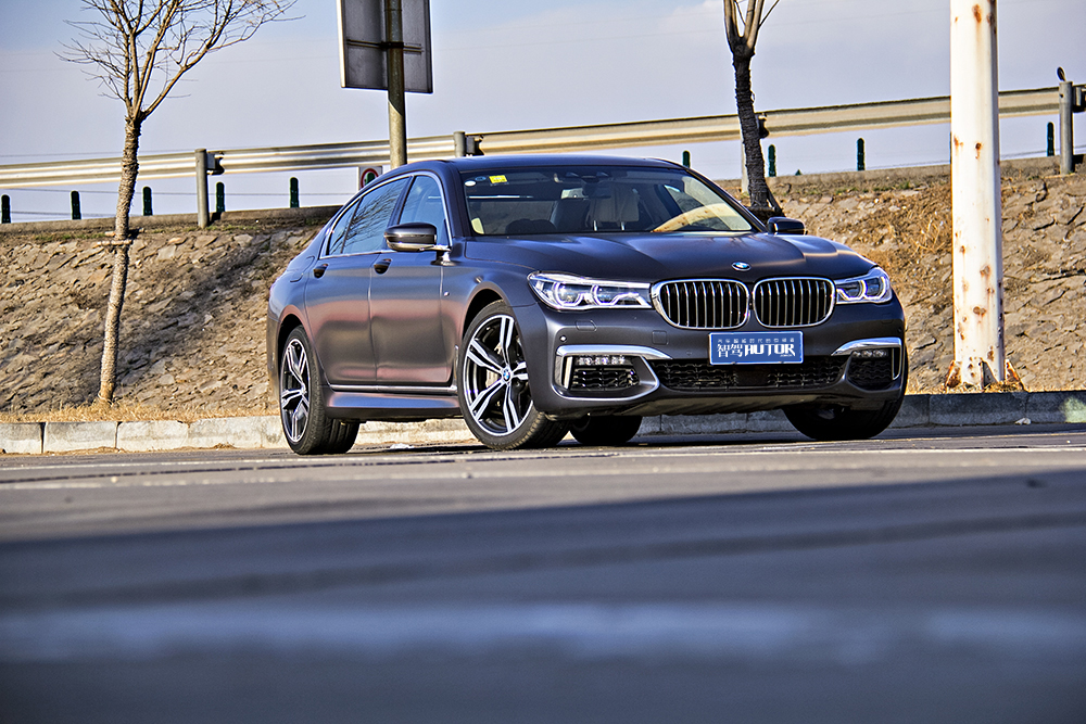 宝马750li驾驶感受,宝马750lixdrive运动版试驾