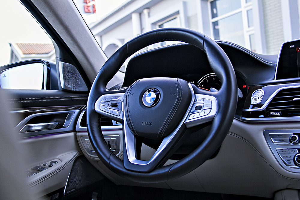 宝马750li驾驶感受,宝马750lixdrive运动版试驾