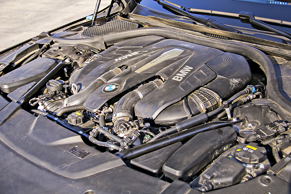 宝马750li驾驶感受,宝马750lixdrive运动版试驾