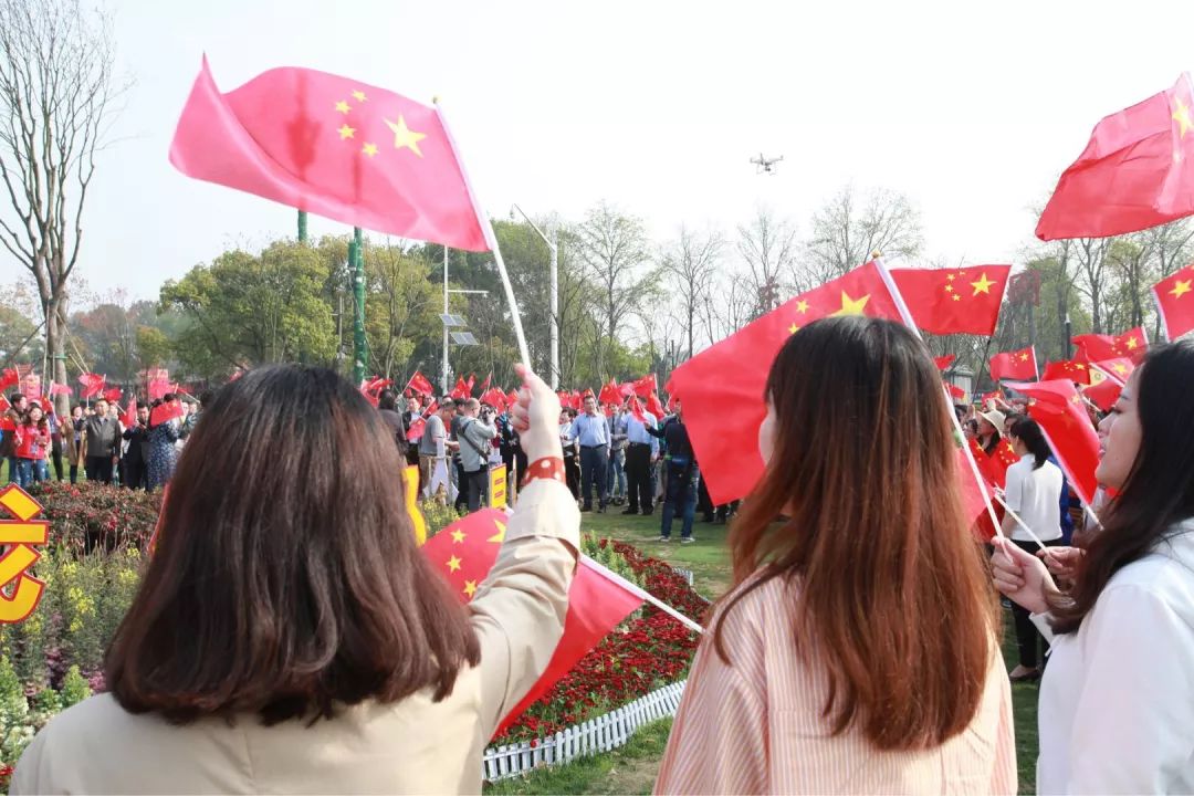 一条绿道一次快闪百位记者,东湖绿道大学生快闪
