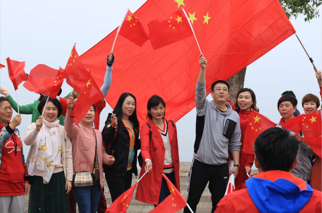 一条绿道一次快闪百位记者,东湖绿道大学生快闪