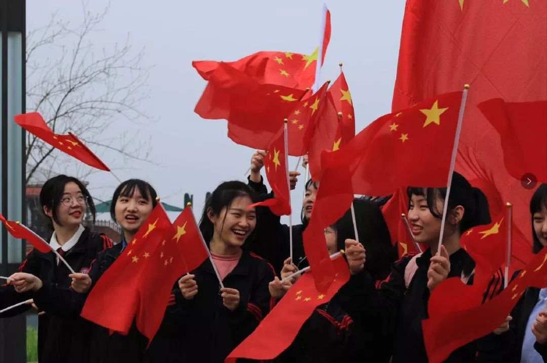 一条绿道一次快闪百位记者,东湖绿道大学生快闪