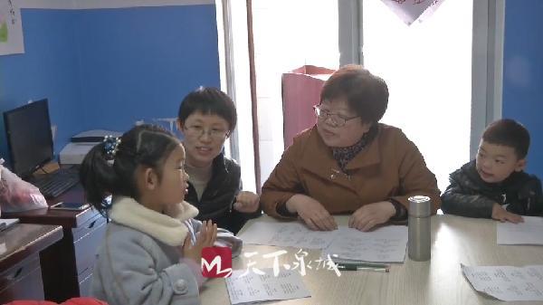 她离不开孩子！济南一医院病房变课堂患病老师义务授课