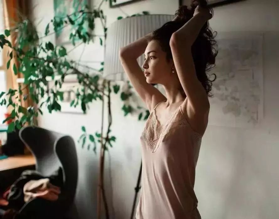 美到犯规的法式风情睡衣,丝滑修身,穿上肌肤像开了柔光一样美好。