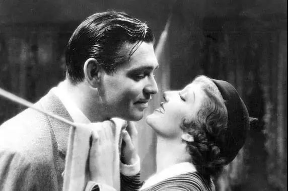 美到犯规的法式风情睡衣,丝滑修身,穿上肌肤像开了柔光一样美好。