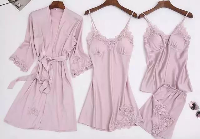 美到犯规的法式风情睡衣,丝滑修身,穿上肌肤像开了柔光一样美好。