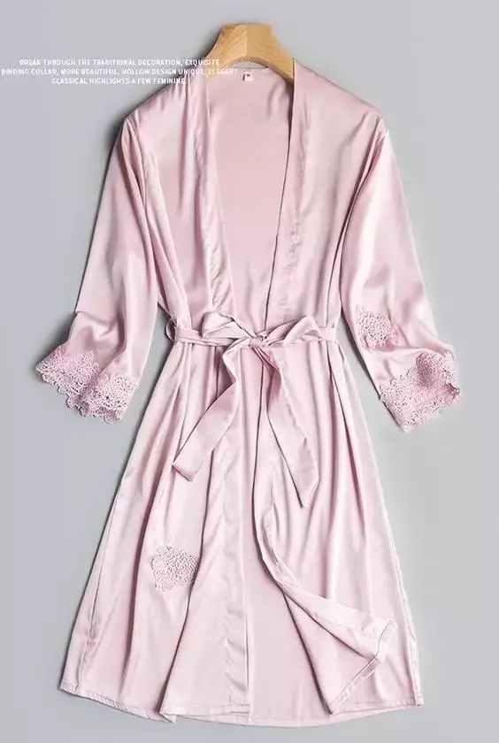 美到犯规的法式风情睡衣，丝滑修身，穿上肌肤像开了柔光一样美好。