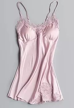 美到犯规的法式风情睡衣,丝滑修身,穿上肌肤像开了柔光一样美好。