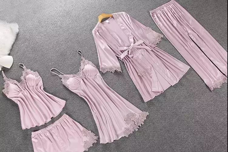 美到犯规的法式风情睡衣,丝滑修身,穿上肌肤像开了柔光一样美好。