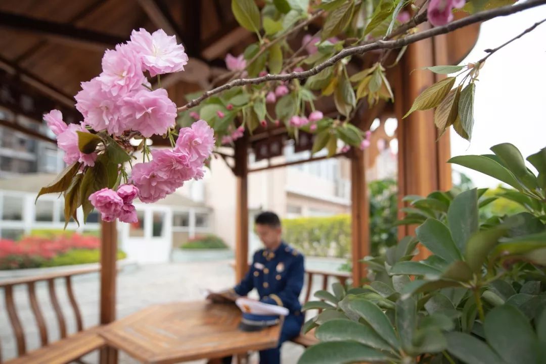 消防员里边的铁血硬汉,消防员送的暖心礼物