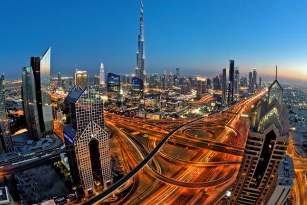 迪拜帆船酒店有没有水下客房,迪拜帆船酒店员工月工资是多少钱