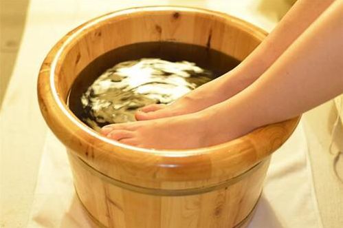 每日一膳|体内寒湿重?用这款有“艾”靓汤泡一泡,除湿安神还助眠,双腿也会倍感轻松哦!~广东省中医院杨志敏教授今日推荐