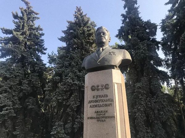 纳扎尔巴耶夫突然隐退的真相与隐忧——哈国行记审思录｜文化纵横