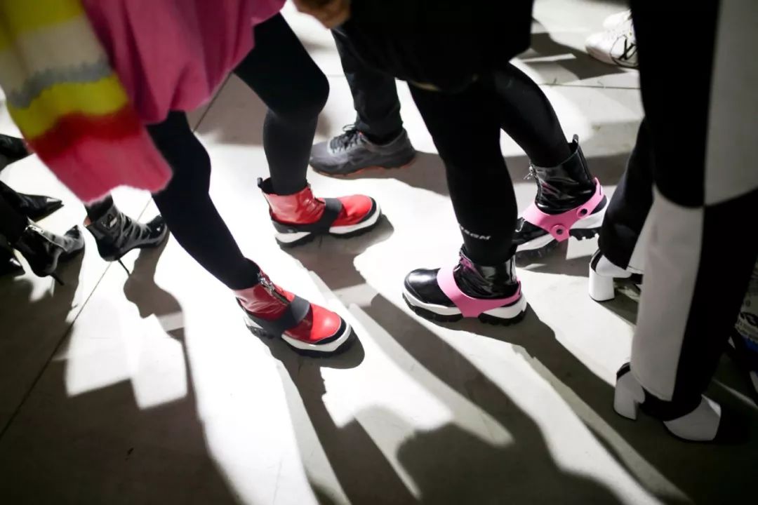 LV母公司推出防伪平台；又一代购被判罚款100万有期徒刑4年；天猫国际将全面调整跨境增值税