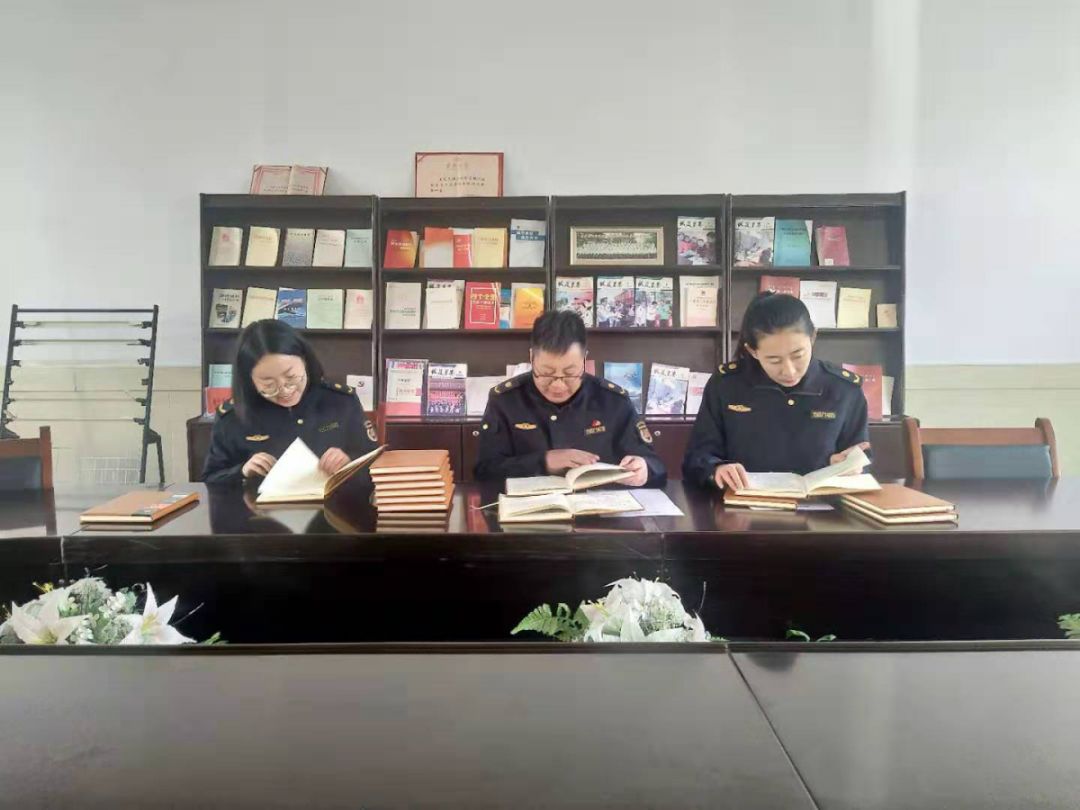 检查党员个人学习笔记情况,进行党员学习笔记检查