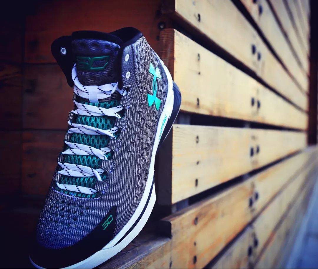 晒鞋|NigelSylvesterxAJ1做旧设计强势围观！AJ4代愤怒的公牛